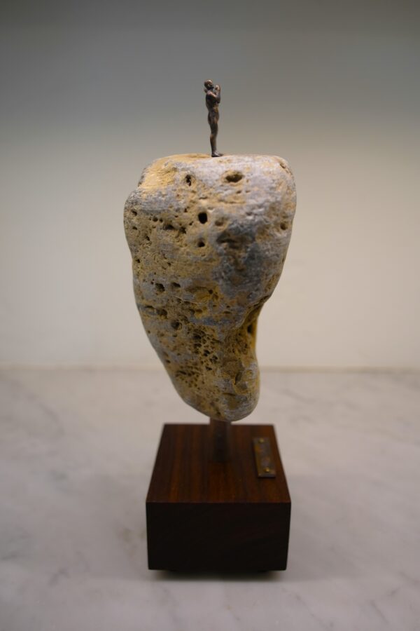 Love Hate 002 - Image 4